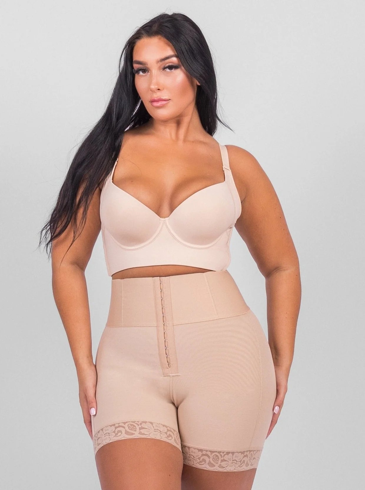 Shaping short met push-up effect en 4 stevige baleinen voor extra ondersteuning